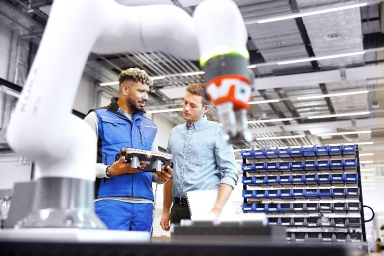 Beyond the Factory Floor: Cobots as the Ultimate Growth Hack for Small and Medium-sized Enterprises (SMEs)